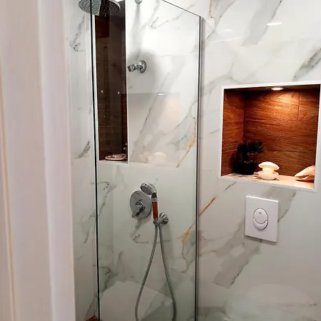 Deluxe Apartment-center Warna